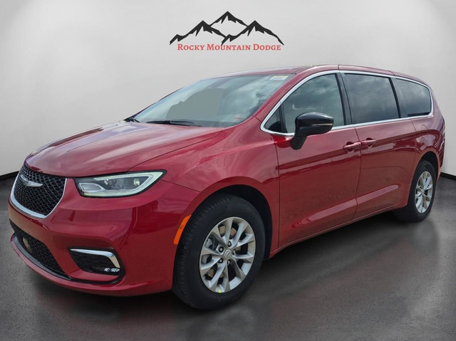 2026 Chrysler Pacifica Select in Cars & Trucks in Red Deer - Image 2