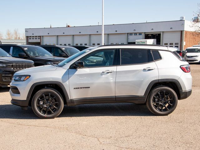 2025 Jeep Compass Altitude 4x4, Pano Sunroof, Heated Leather in Cars & Trucks in Calgary - Image 2