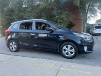 2015 Kia Rondo Versatile, Efficient Spacious! This compact crossover offers a comfortable ride, grea... (image 3)