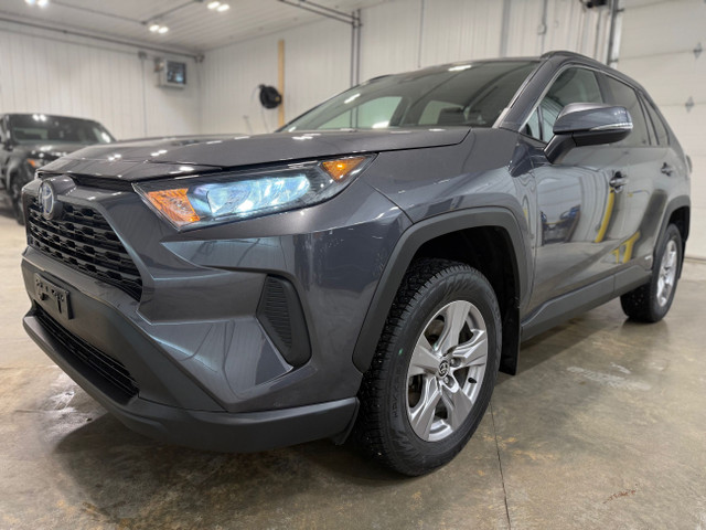 2022 Toyota RAV4 Hybrid LE *ACCIDENT FREE* *LIKE NEW* *SAFETIED* in Cars & Trucks in Winnipeg - Image 3