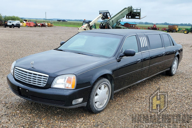 2000 Cadillac DeVille Coach Limousine in Cars & Trucks in Edmonton - Image 2