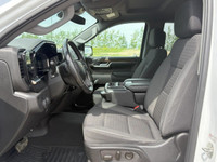 Discover the versatility and reliability of the 2022 Chevrolet Silverado Short Box Crew Cab, now ava... (image 4)