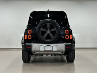 Le Land Rover Defender 110 P300 S 2024 offre un mélange de capacité et de raffinement. Il est équipé... (image 6)