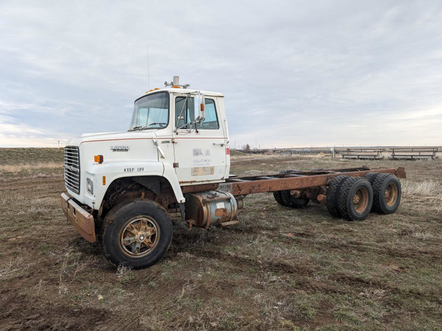 1988 Ford T/A Day Cab Cab & Chassis Truck L8000 in Heavy Trucks in Edmonton