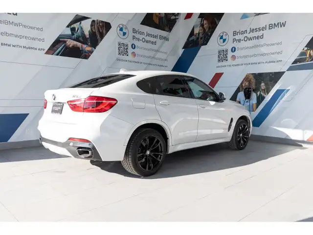2019 BMW X6 XDrive35i in Cars & Trucks in Vancouver - Image 16