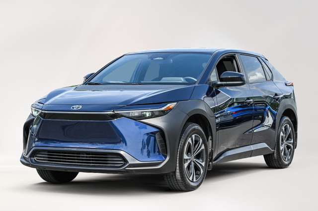 2023 Toyota BZ4X LE | Apple Carplay | Autonomie de 406km Fiancem in Cars & Trucks in Longueuil / South Shore