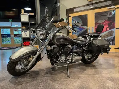 Awesome 2006 Yamaha V-Star 650 Classic with only 32,600km in beautiful shape just in on trade! Bike...