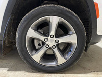 Odometer is 8796 kilometers below market average! This Jeep Grand Cherokee is equipped with: Capri L... (image 9)