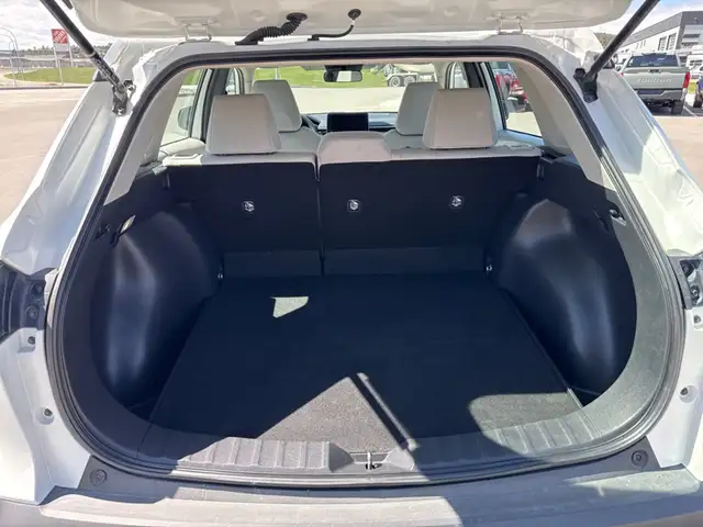 2023 Toyota Corolla Cross L L AWD (HEATED SEATS, REAR CAMERA) in Cars & Trucks in Cranbrook - Image 19