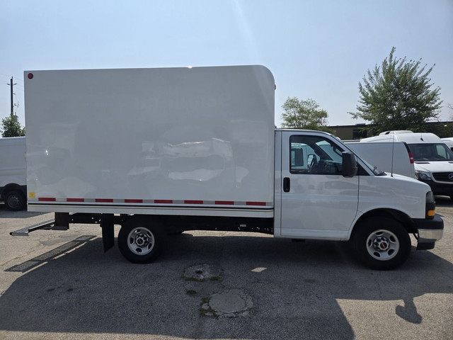 2023 GMC Savana G3500 - 14Ft Box - Single Rear Wheel - V6 Gasoli in Cars & Trucks in City of Toronto - Image 4