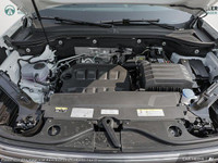 Introducing the 2025 Volkswagen Atlas Comfortline 2.0 TSI 4MOTION, an all-new SUV with an elegant wh... (image 5)
