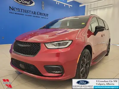 Low Mileage, Sunroof, Navigation, Leather Seats, 4G Wi-Fi, Apple CarPlay! Ask us how you can add Ext...