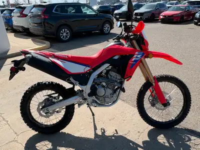Honda CRF300L Dual Sport Motorcycle The Honda CRF300L doesn’t compromise – it offers smart technolog...