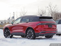 Sunroof, Cooled Seats, Premium Audio, Navigation, Wireless Charging! This Lincoln Nautilus promises... (image 3)