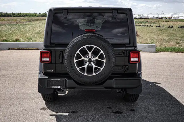 2024 Jeep Wrangler SPORT UNLIMITED 4X4 AUTOMATIC LOW LOW KMS in Cars & Trucks in Strathcona County - Image 4