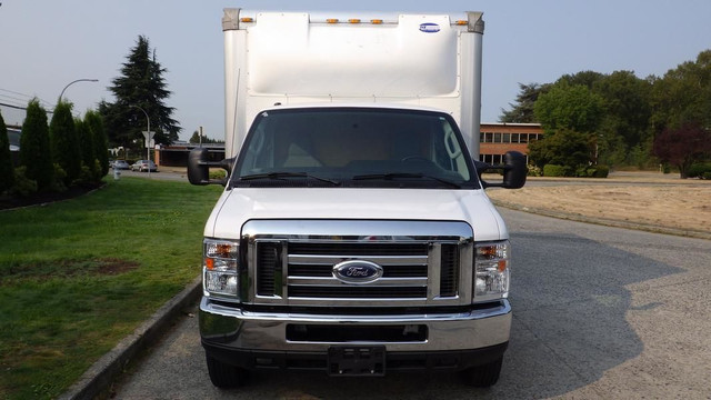 2019 Ford Econoline 16 Foot E-450 Cube Van With Ramp in Cars & Trucks in Richmond - Image 3