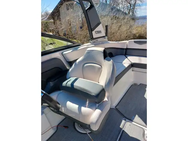 2019 Chaparral VORTEX 223 RX in Powerboats & Motorboats in Québec City - Image 9