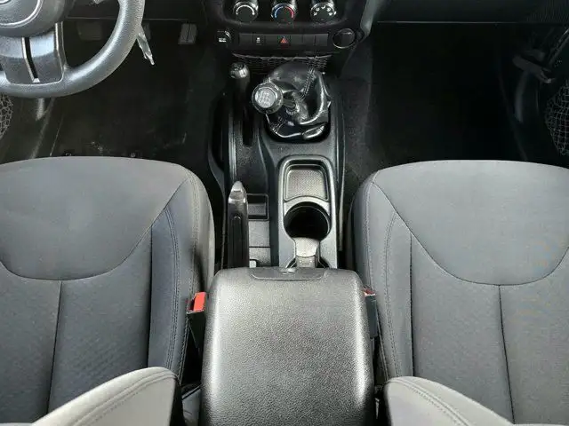 2018 Jeep Wrangler JK Sport | Cloth | Manual in Cars & Trucks in Grande Prairie - Image 22