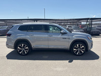 2024 Volkswagen Atlas Execline Silver **LEATHER**, **APPLE CAR PLAY**, **SUNROOF**, 3rd row seats: s... (image 3)