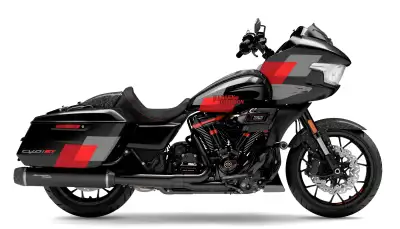 Inspired by our MotoAmerica King of the Baggers race bikes, the CVO Road Glide ST features lightweig...