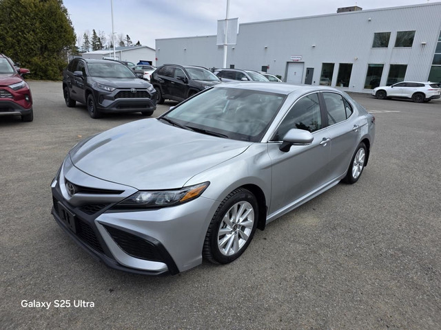 Toyota Camry SE 2023 - Volant chauffant, Cuir - in Cars & Trucks in Québec City