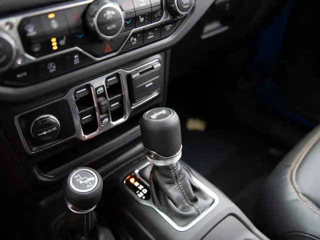 2025 Jeep Wrangler Sahara 4x4, Off-Road Camera, Heated McKinley in Cars & Trucks in Calgary - Image 18