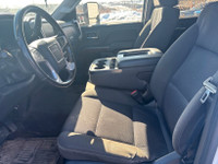 JUST IN! PRICED TO SELL- DEALER MAINTAINED 4x4 SLE 4dr Crew Cab 6.5 ft. SB EcoTec3 5.3L V8 355hp 383... (image 6)