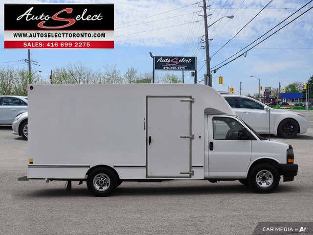 2020 GMC Savana Cutaway Work Van Box Truck - Well Maintained... in Cars & Trucks in City of Toronto - Image 3