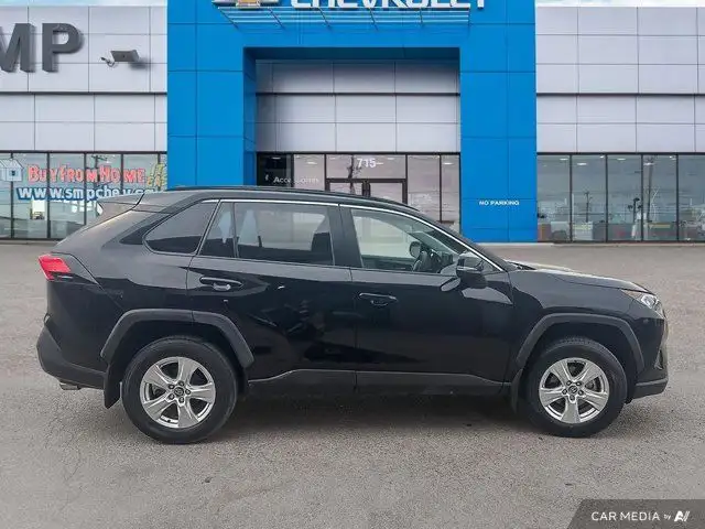 2020 Toyota RAV4 XLE | AWD | Sunroof | Heated Seats | Back Up in Cars & Trucks in Saskatoon - Image 7