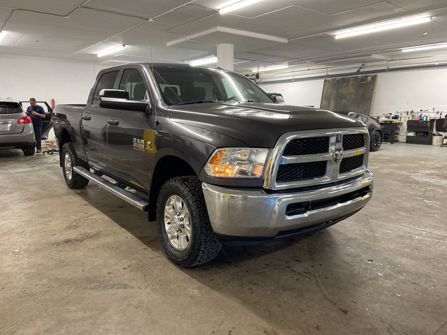 2018 Ram 3500 SLT 5TH WHEEL PREP BACK UP CAM 6'4 Box in Cars & Trucks in Calgary - Image 3