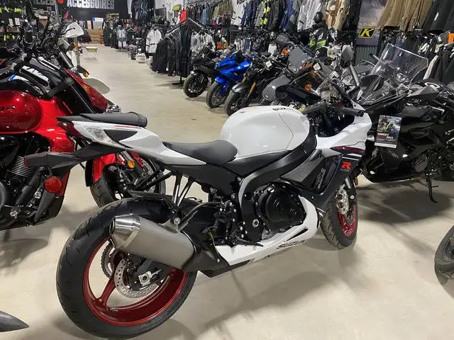 2025 Suzuki GSX-R 600 in Street, Cruisers & Choppers in Moncton - Image 3