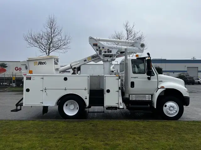 2013 International DuraStar MA025 Altec Bucket Service Truck in Heavy Trucks in Delta/Surrey/Langley - Image 13
