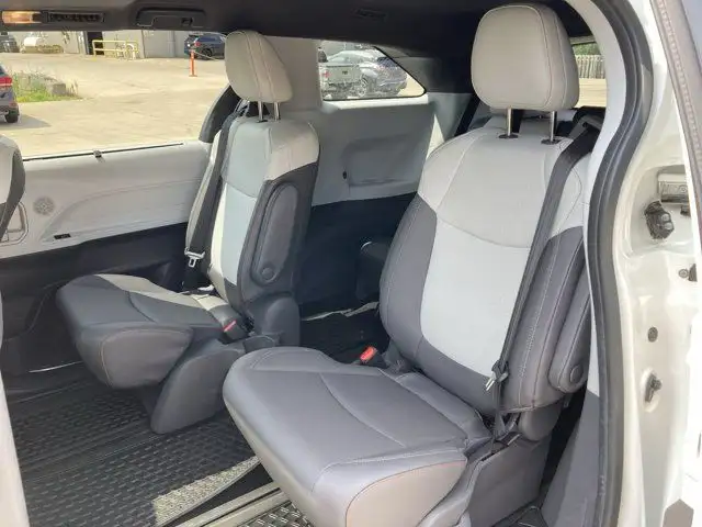 2021 Toyota Sienna XSE in Cars & Trucks in Hamilton - Image 19
