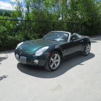 2006 Pontiac Solstice Roadster w/Convertible Soft Top 5 speed manual and very Low mileage for its ye... (image 3)