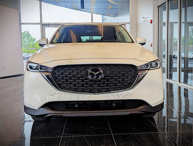 2024 Mazda CX-5 GX in Cars & Trucks in City of Montréal - Image 2