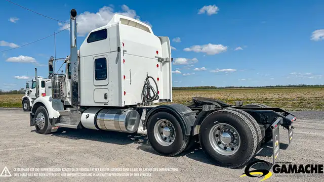 2017 KENWORTH W900B HIGHWAY / SLEEPER TRUCK / TRACTOR in Heavy Trucks in Chilliwack - Image 9
