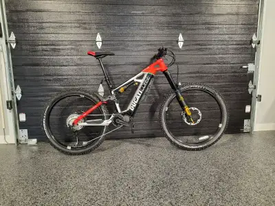 The new Ducati TK-01RR is an e-enduro bicycle that adopts the most modern technical solutions, with...