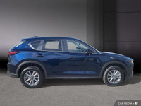Le Mazda CX-5 GS 2025 poursuit la tradition d'élégance et de performance propre à la marque japonais... (image 7)