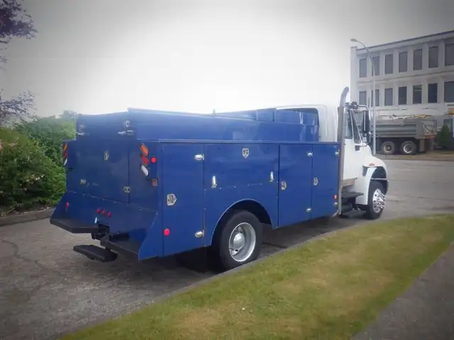 2012 international DuraStar 4300 Welding Service Truck with Air  in Heavy Trucks in Richmond - Image 10