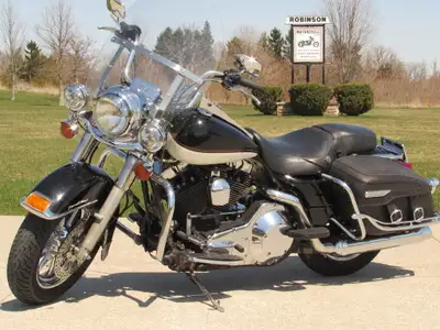 ONLY $4,950 AS IS Special - This 2001 Road King has lots of nice options and seems like it will pass...