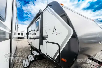 Located in Winfield, BC Call or Text 250-766-4607 Voyager RV Centre 1-800-668-1447 PHOTOS ARE NOT EX...