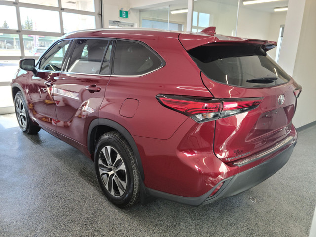 2020 Toyota Highlander XLE AWD in Cars & Trucks in Sherbrooke - Image 4