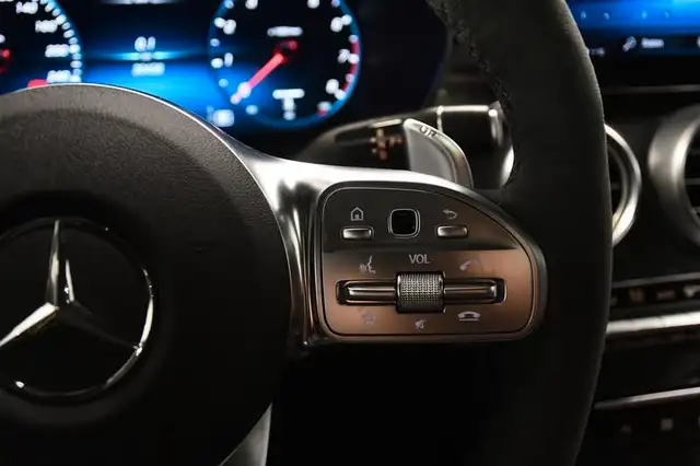 2022 Mercedes-Benz GLC43 AMG 4MATIC SUV Ensemble haut de gamme,  in Cars & Trucks in Laval / North Shore - Image 15