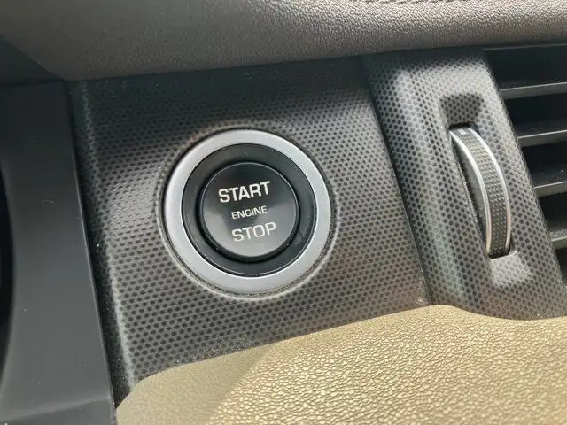 2019 Land Rover Range Rover Evoque SE WINTER TIRES INCLUDED! dans Autos et camions dans Ville d’Halifax - Image 33