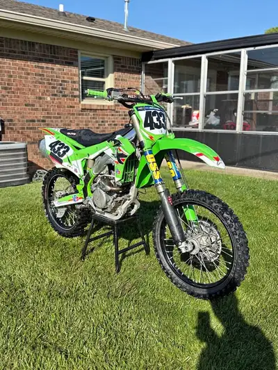 APPLY NOW: https://www.ridecollective.ca/get-pre-approved The 2020 Kawasaki KX450 is a premier motoc...