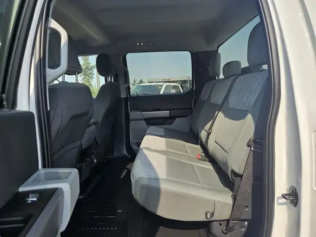 2023 Ford Super Duty F-250 SRW XLT 4WD Crew Cab 6.75' Box, 7.3L  in Cars & Trucks in St. Albert - Image 15