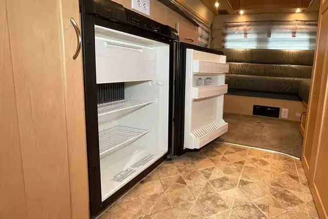 2010 Pleasure-Way Excel TS – Pre-Owned Class B Motorhome. in RVs & Motorhomes in Red Deer - Image 26