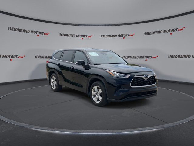 2023 Toyota Highlander LE in Cars & Trucks in Hamilton - Image 2
