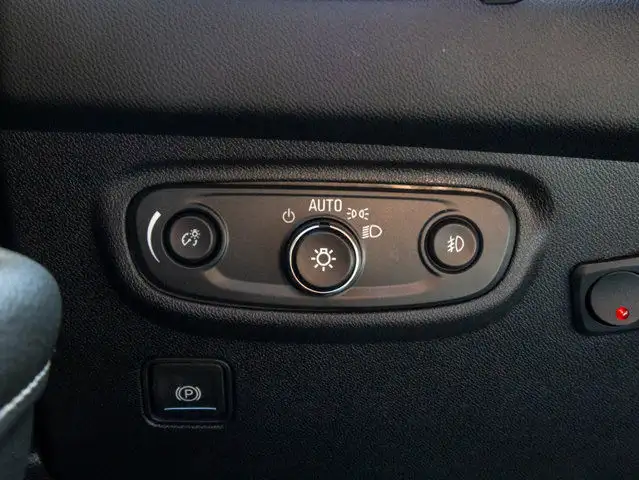 2024 GMC Terrain SLT - Lane Keeping Assist in Cars & Trucks in Belleville - Image 32