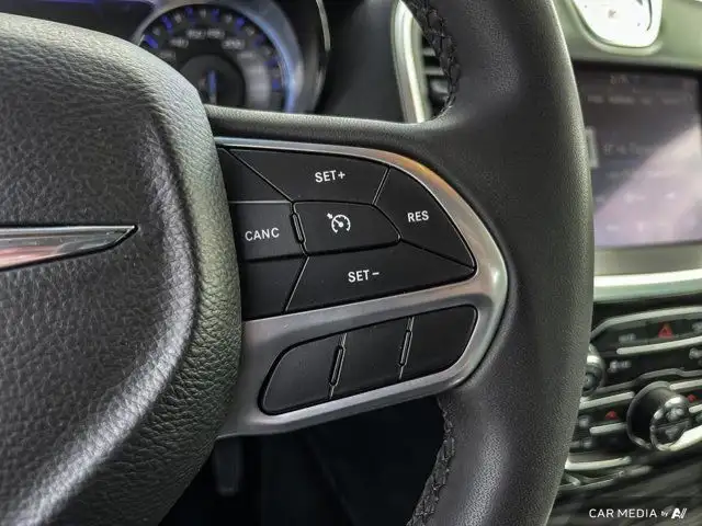 2022 Chrysler 300 300 Touring L | Leather | Nav | Apple Carplay in Cars & Trucks in Guelph - Image 23